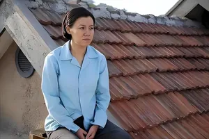 父母爱情:十年后才看懂,朴实善良的德华,为何喜欢在门外偷听?