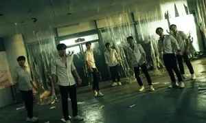 一口气熬夜刷完12集，Netflix这部R级丧尸剧，一看就停不下来