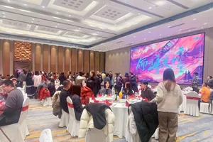 《何不同舟渡》开机应援封神3200架无人机刷屏，