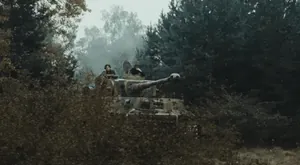 2026最新虎式坦克电影多离谱？车长一边嗑药一边打爆T-34！