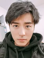 徐开骋推娃出门引全网猜测：孩子妈是谁？是隐婚生娃还是帮人带娃