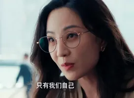 怪不得《女神蒙上眼》这么烂,一个八字胡一个厚嘴唇,看了都难受
