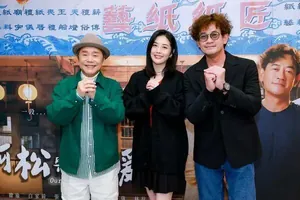 八点档2男神合体「互相擦汗」　导演目睹全过程惊呆：改拍男男恋