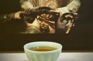 众星发文告别《太平年》，全员举杯共饮热酒，酒杯五花八门亮了