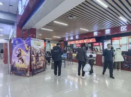 少了《哪吒2》的春节档，票房回归理性！《飞驰人生3》断层领先，《镖人》口碑发酵｜新春走基层