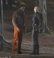 雨夜大长腿！索菲特纳《古墓丽影》新剧照曝光