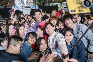 评分降了票房涨了，这部男人戏又赢了