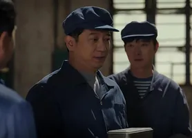 这么成熟的脸来演初中生？都可以演初中生他妈了，这部剧疯了吧？