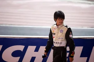 韩寒的飞驰人生：一个低调的时代投机者